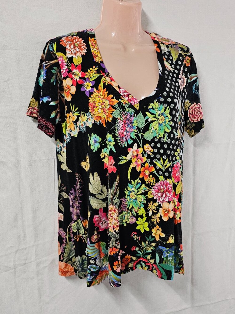 Johnny Was V Neck Bamboo Viscose Top Women Size M Floral Multicolor